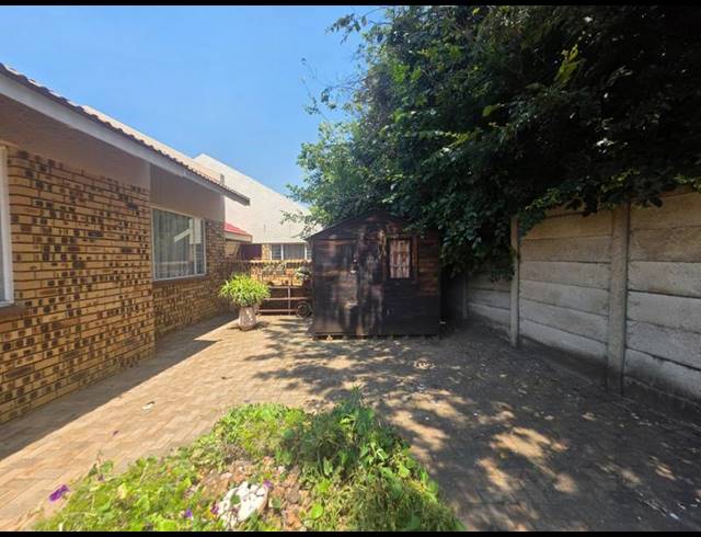 2 BEDROOM TOWNHOUSE FOR SALE IN GREENHILLS